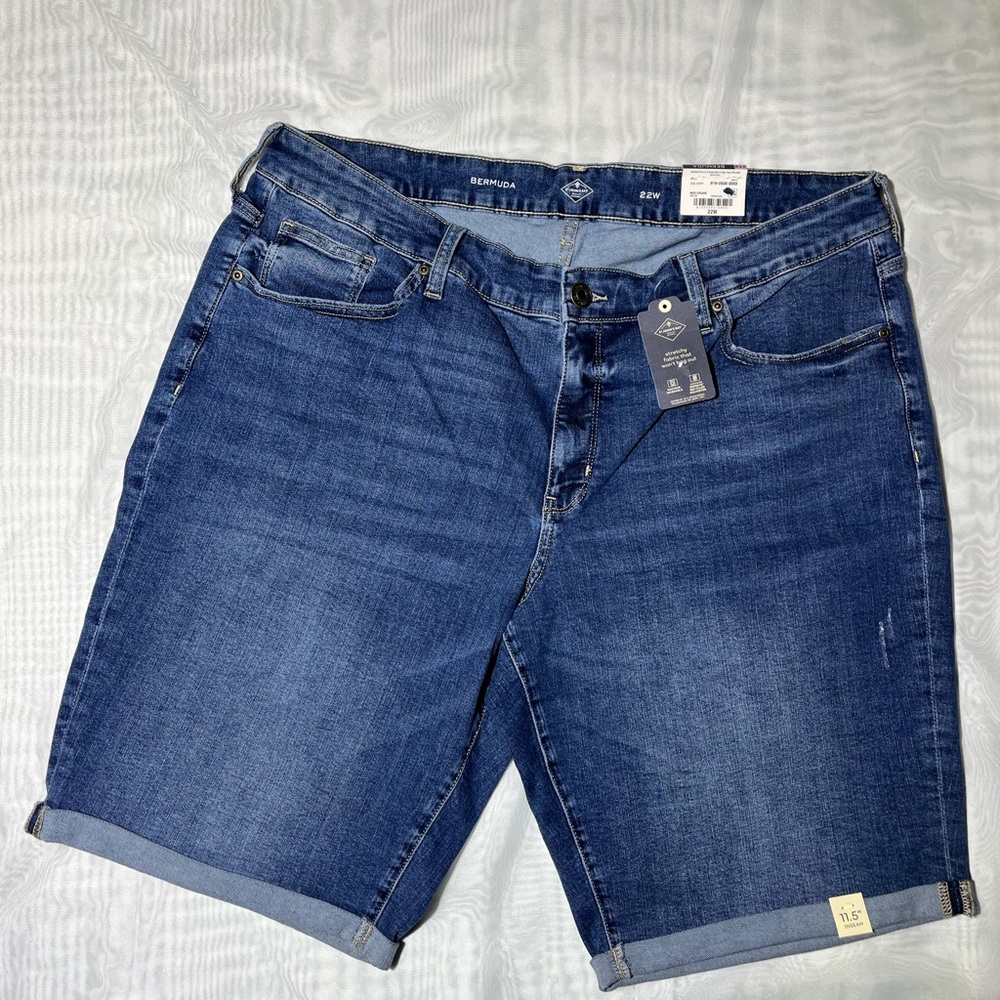 Plus size shorts 22w